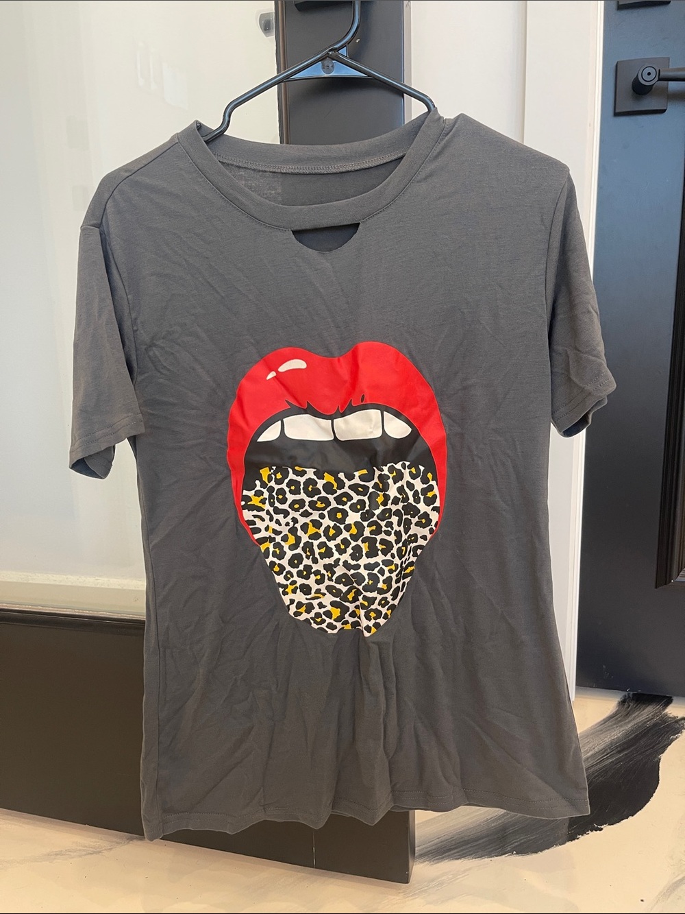 NIB SHEIN Gray Short Sleeve Tee with Red Lip and Leopard Print